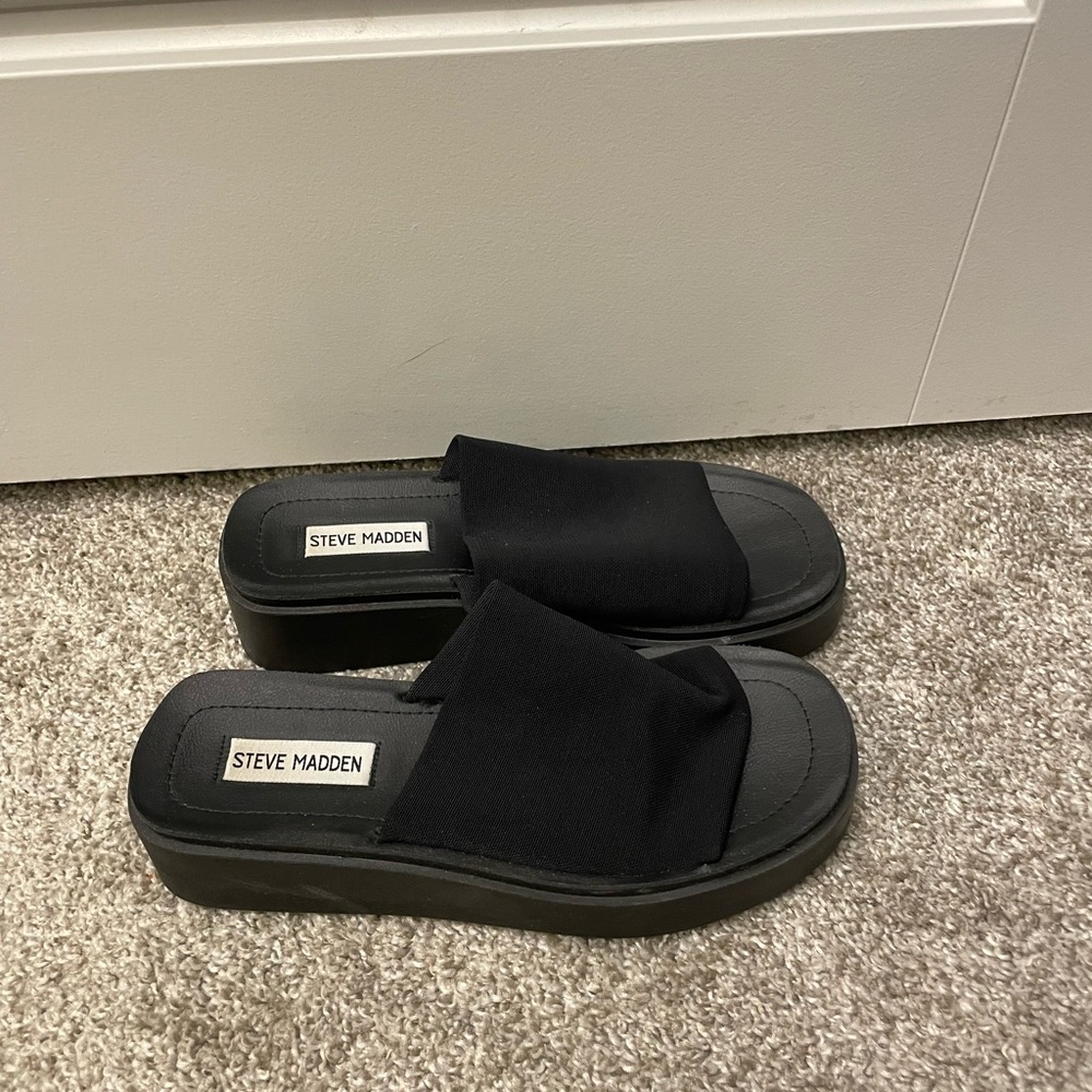 Steve Madden Black Platform Slides